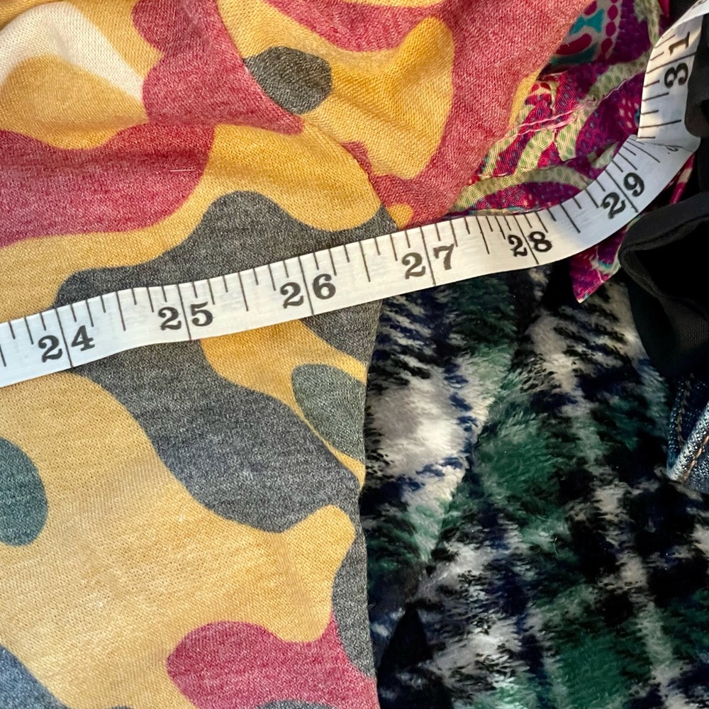 Women's Hooded Camo Pullover Sweater in Multi-Color, size L, NEW - Picture 7 of 8